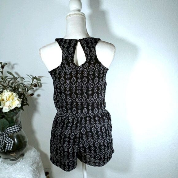 XHILARATION XS BLACK & CREAM ROMPER EUC - Picture 5 of 7